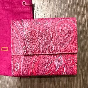 Women's Fold Wallet in Vibrant Pink Paisley